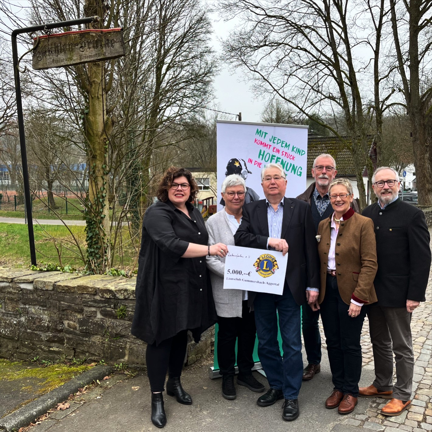 2024_03_04_Spende Lions_Clubs__an_LEBENSFARBEN